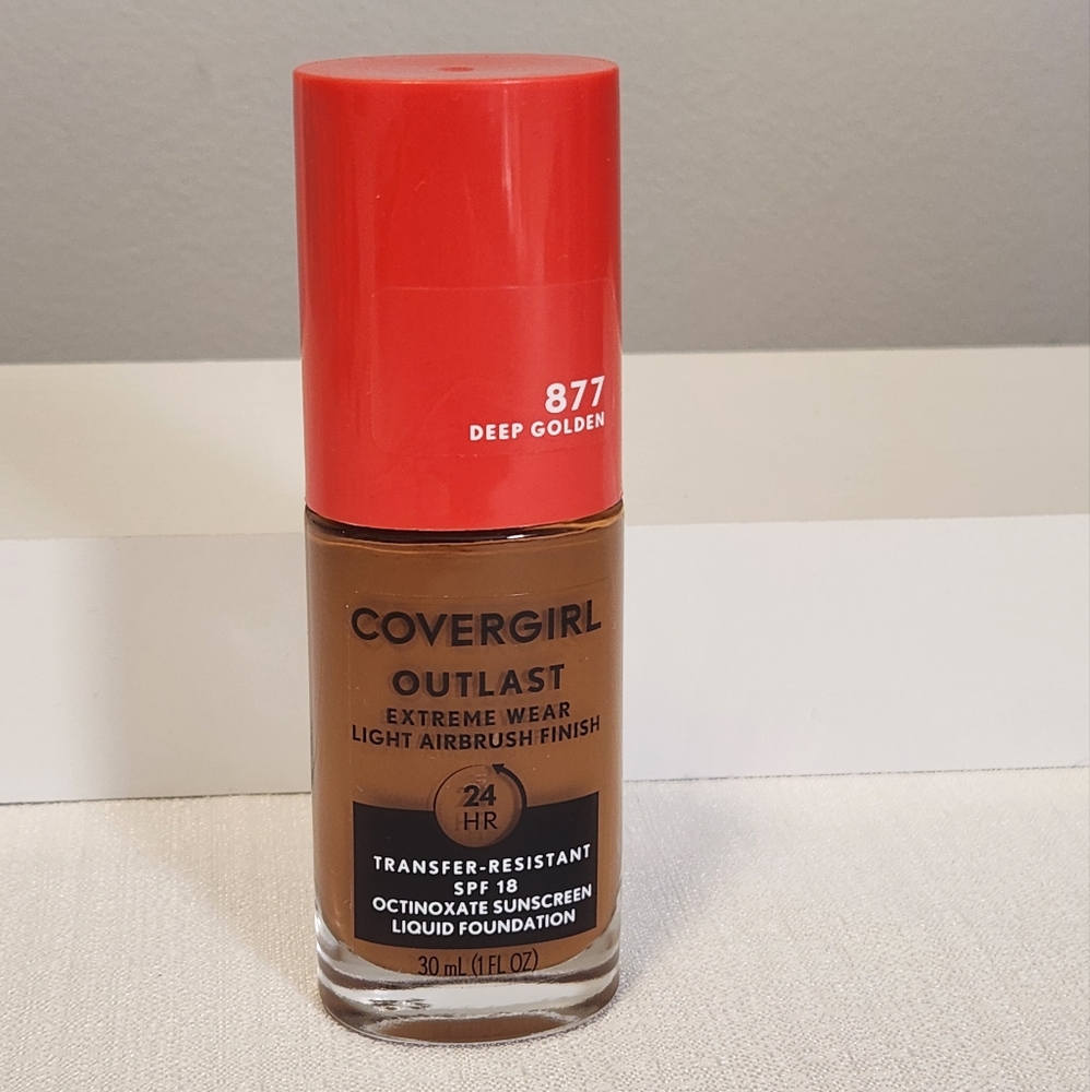 COVERGIRL Outlast Extreme Wear Foundation 24 HR SPF‎ 18 Deep Golden 877